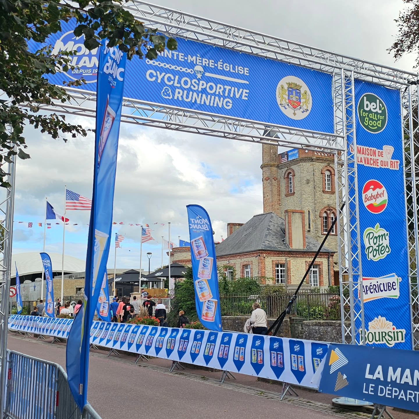 🧷🪂🌞🍀

J-1️⃣

𝐈𝐧𝐟𝐨𝐫𝐦𝐚𝐭𝐢𝐨𝐧𝐬 & 𝐢𝐧𝐬𝐜𝐫𝐢𝐩𝐭𝐢𝐨𝐧𝐬 ⤵️
✍️ https://cyclomontblanc.fr

#CyclosportiveMontBlanc #CycloMontBlanc #RunningMontBlanc #SainteMereEglise #SME